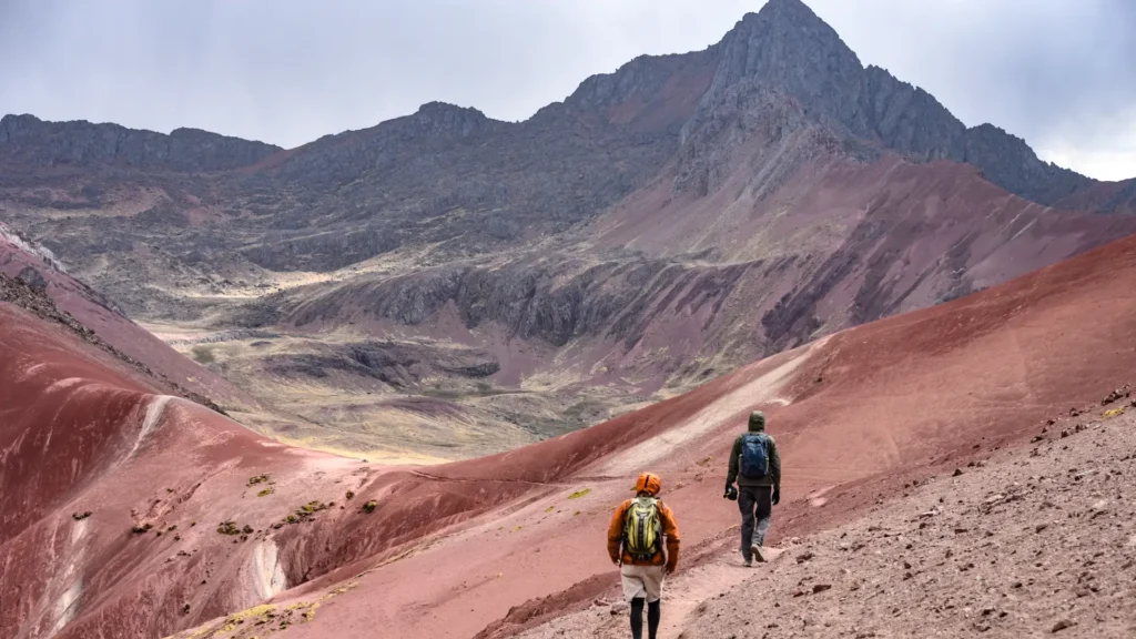 A simplified map showing the route from Cusco city to the Pitumarca or Cusipata access points